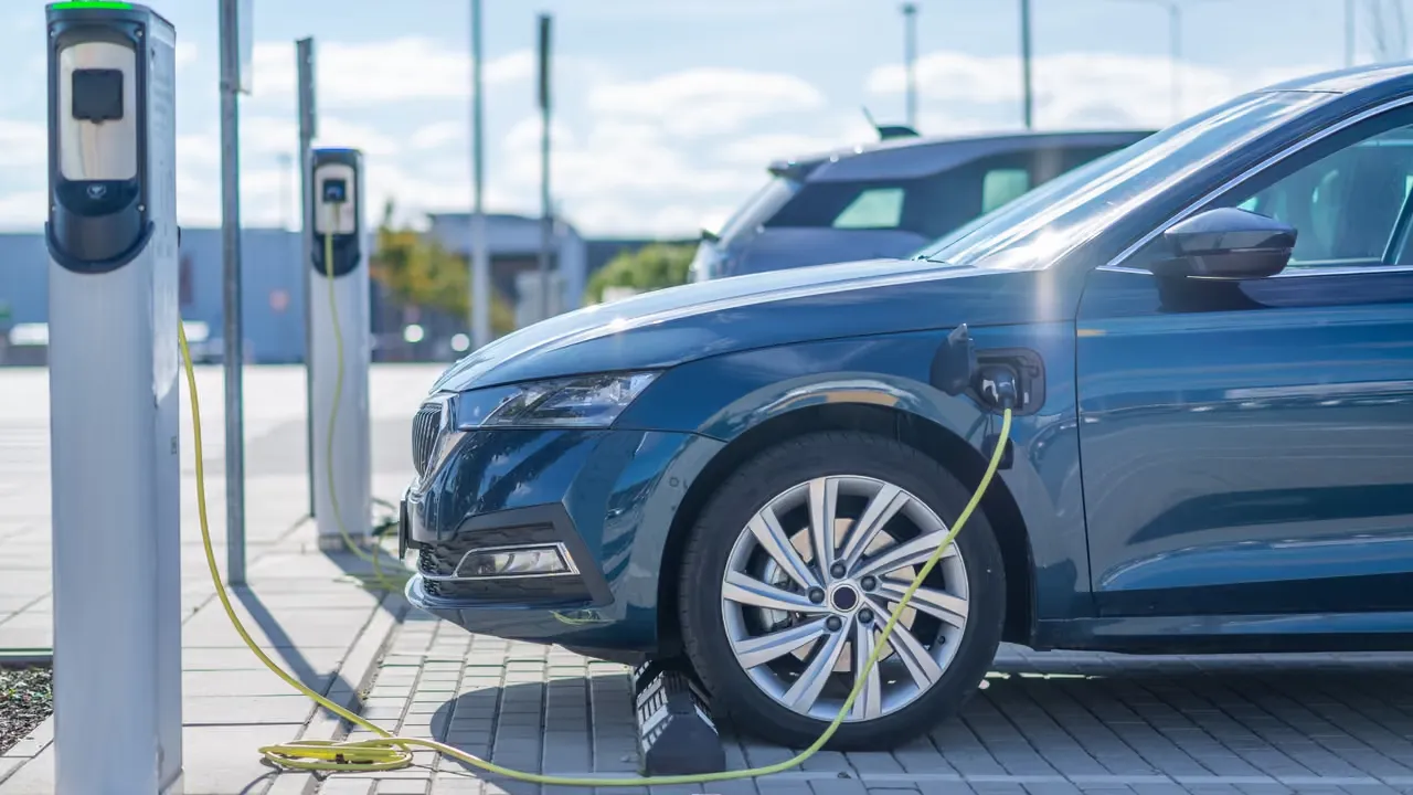 Så påverkar energikällan elbilens klimat